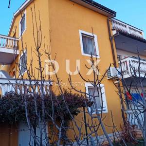 ISTRA, PULA - Predivna samostojeća kuća u mirnoj ulici s 4 stana