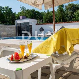 ISTRA, PULA Prekrasna apartmanska kuća! 