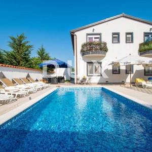 ISTRA, PULA Prekrasna apartmanska kuća! 