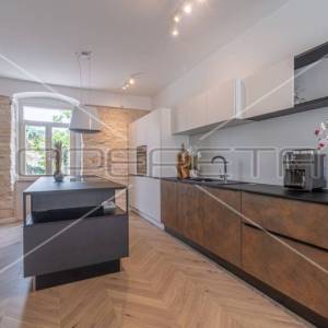 Istra, Pula: prekrasna austrougarska kuća, 350m2, širi centar