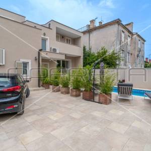 Istra, Pula: prekrasna austrougarska kuća, 350m2, širi centar