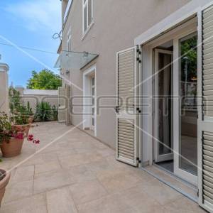 Istra, Pula: prekrasna austrougarska kuća, 350m2, širi centar