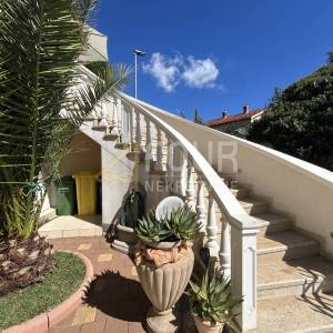 Istra, Pula, Premantura, samostojeća kuća s bazenom, 414m2