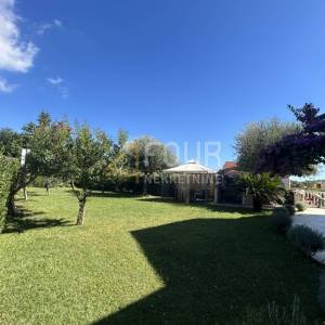Istra, Pula, Premantura, samostojeća kuća s bazenom, 414m2