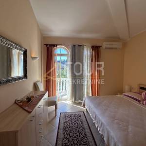 Istra, Pula, Premantura, samostojeća kuća s bazenom, 414m2