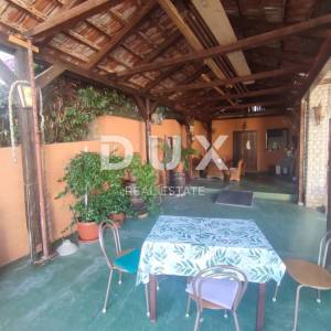 ISTRA, PULA - Prostrana kuća od 673 m2 s pogledom na more
