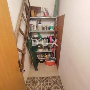 ISTRA, PULA - Prostrana kuća od 673 m2 s pogledom na more
