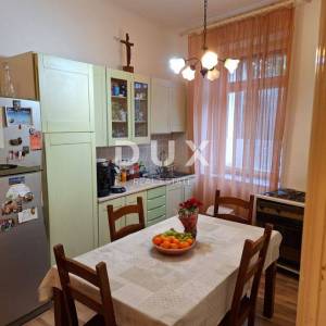 ISTRA, PULA- Prostrani stan u centru grada! 