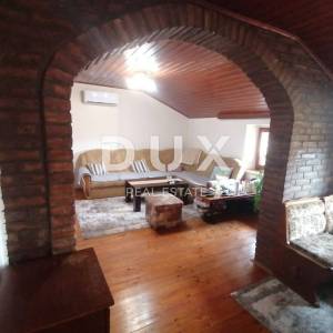 ISTRA, PULA Prostrani stan u centru grada! 