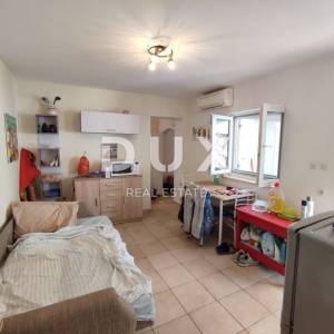 ISTRA, PULA - Renovirana apartmanska kuća na neponovljivoj lokaciji