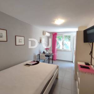 ISTRA, PULA - Renovirana apartmanska kuća na neponovljivoj lokaciji