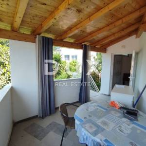 ISTRA, PULA - Renovirana apartmanska kuća na neponovljivoj lokaciji