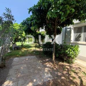 ISTRA, PULA - Renovirana apartmanska kuća na neponovljivoj lokaciji