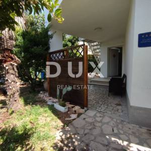 ISTRA, PULA - Renovirana apartmanska kuća na neponovljivoj lokaciji