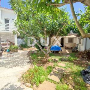 ISTRA, PULA - Renovirana apartmanska kuća na neponovljivoj lokaciji