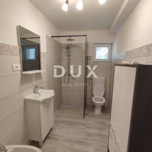 ISTRA, PULA - Renovirana apartmanska kuća na neponovljivoj lokaciji