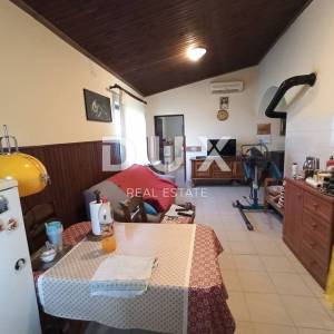 ISTRA, PULA - Samostojeća kuća + građevinsko zemljište - BLIZINA MORA!!