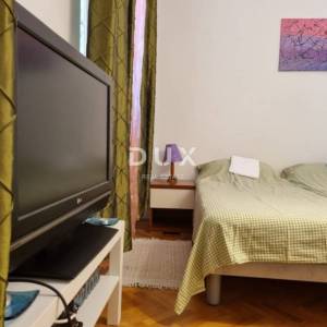 ISTRA, PULA - Stambena zgrada sa tri stana i poslovnim prostorom u srcu Pule! 