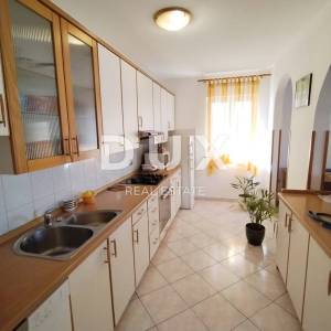 ISTRA, PULA -Stan 102m2 sa velikom garažom na mirnoj lokaciji!