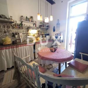 ISTRA, PULA Stan na rivi u austrougarskoj zgradi 99 m2 - VELIKA TERASA!!
