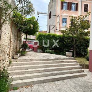 ISTRA, PULA - Stan u centru grada sa garažom