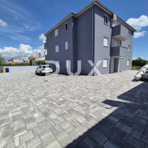 ISTRA, PULA- Stan u prizemlju + vrt od 205 m2!
