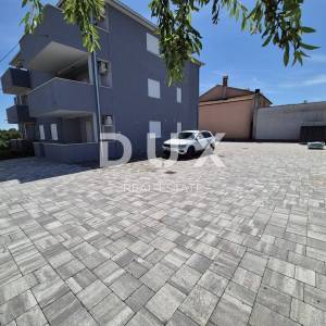 ISTRA, PULA- Stan u prizemlju + vrt od 205 m2!