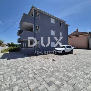 ISTRA, PULA- Stan u prizemlju! Terasa + vrt!