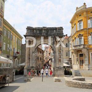 ISTRA, PULA - Stan u samom centru grada 70 m2 - PJEŠAČKA ZONA!! 