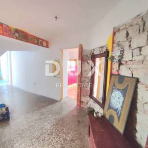 ISTRA, PULA - Stan za renovaciju u strogom centru grada