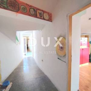 ISTRA, PULA - Stan za renovaciju u strogom centru grada