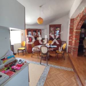 ISTRA, PULA - Stan za renovaciju u strogom centru grada