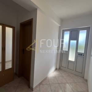Istra, Pula - Valdebek, etaža, 131m2, 3s+db, balkon, vrt, garaža