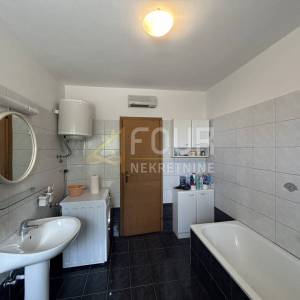 Istra, Pula - Valdebek, etaža, 131m2, 3s+db, balkon, vrt, garaža
