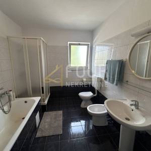 Istra, Pula - Valdebek, etaža, 131m2, 3s+db, balkon, vrt, garaža