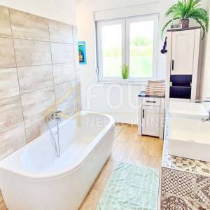 Istra, Pula, Valdebek, novogradnja, kuća s bazenom, 182.85m2