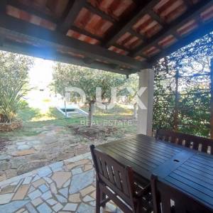 ISTRA, PULA, VELI VRH - Impozantna obiteljska vila nadomak grada 