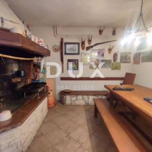 ISTRA, PULA, VELI VRH - Impozantna obiteljska vila nadomak grada 