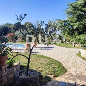 ISTRA, PULA, VELI VRH - Impozantna obiteljska vila nadomak grada 