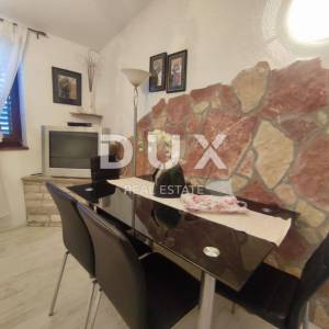 ISTRA, PULA, VELI VRH - Impozantna obiteljska vila nadomak grada 