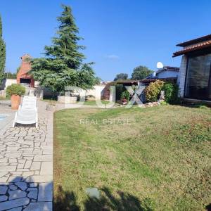 ISTRA, PULA, VELI VRH - Impozantna obiteljska vila nadomak grada 