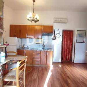 ISTRA, PULA, VELI VRH - Impozantna obiteljska vila nadomak grada 