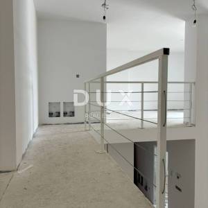 ISTRA, PULA - Veličanstveni penthouse u centru grada s liftom!