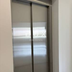 ISTRA, PULA - Veličanstveni penthouse u centru grada s liftom!