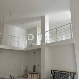 ISTRA, PULA - Veličanstveni penthouse u centru grada s liftom!