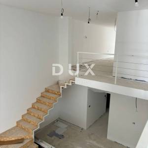 ISTRA, PULA - Veličanstveni penthouse u centru grada s liftom!
