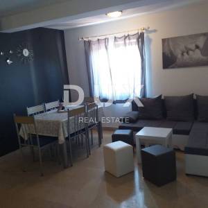 ISTRA, PULA - Velika obiteljska kuća s 2 apartmana, konobom i garažom