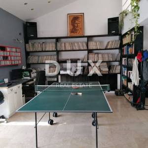 ISTRA, PULA - Velika obiteljska kuća s 2 apartmana, konobom i garažom