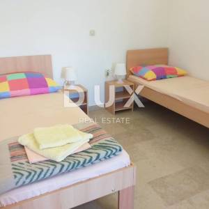 ISTRA, PULA - Velika obiteljska kuća s 2 apartmana, konobom i garažom