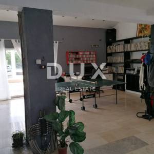ISTRA, PULA - Velika obiteljska kuća s 2 apartmana, konobom i garažom